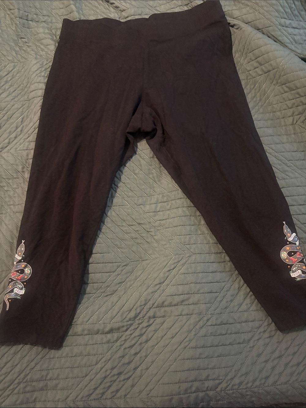 Black Women’s Slytherin Capri Leggings